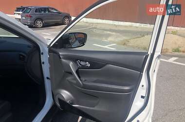 Внедорожник / Кроссовер Nissan Rogue 2018 в 
