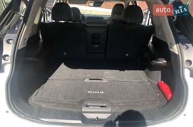 Внедорожник / Кроссовер Nissan Rogue 2018 в 