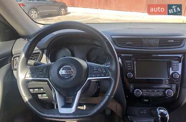Внедорожник / Кроссовер Nissan Rogue 2018 в 