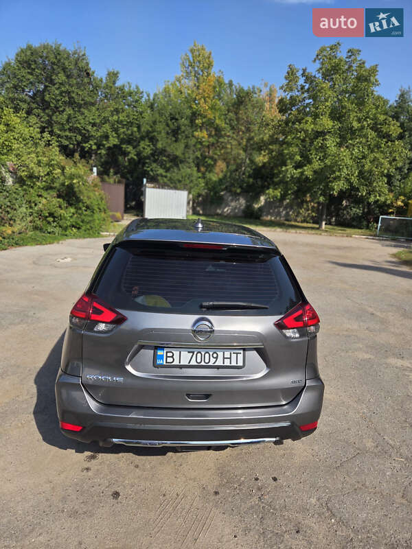 Внедорожник / Кроссовер Nissan Rogue 2016 в Полтаве