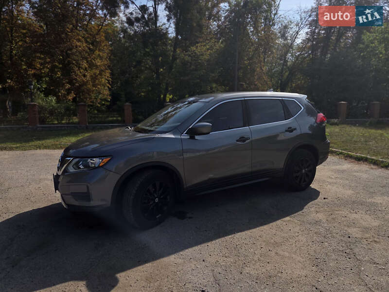 Внедорожник / Кроссовер Nissan Rogue 2016 в Полтаве