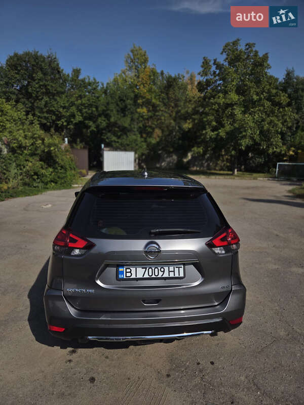 Внедорожник / Кроссовер Nissan Rogue 2016 в Полтаве