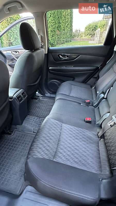 Позашляховик / Кросовер Nissan Rogue 2018 в Вишневому фото 26 Позашляховик / Кросовер Nissan Rogue 2018 в Вишневому