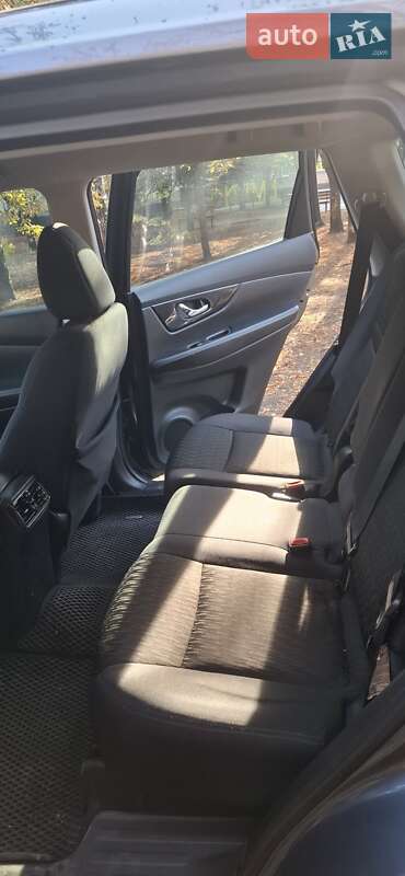 Позашляховик / Кросовер Nissan Rogue 2016 в Кривому Розі