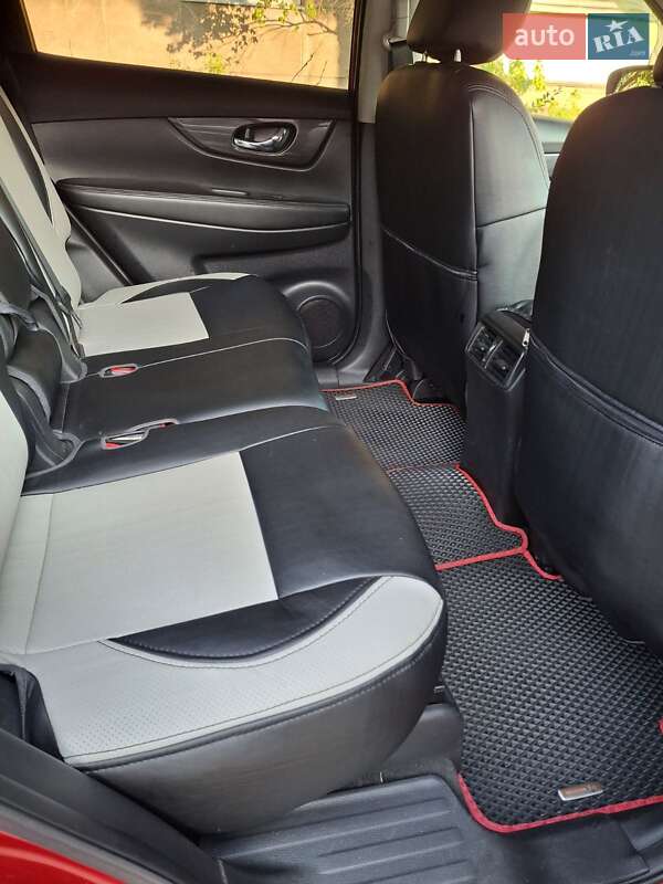 Внедорожник / Кроссовер Nissan Rogue 2017 в Мукачево