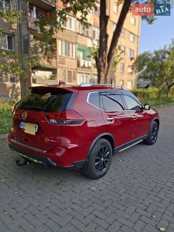 Внедорожник / Кроссовер Nissan Rogue 2017 в Мукачево