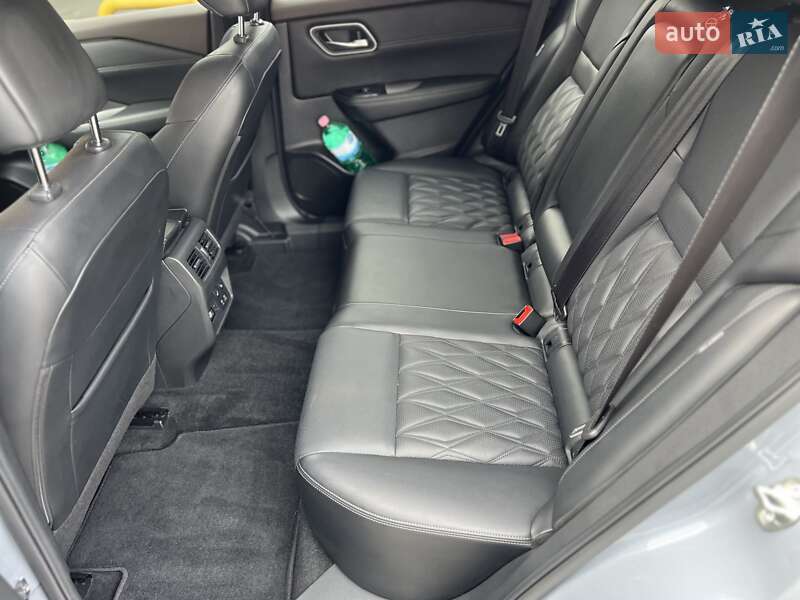 Внедорожник / Кроссовер Nissan Rogue 2023 в Ужгороде