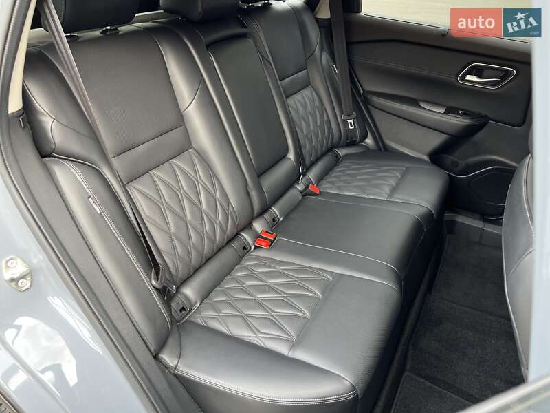 Внедорожник / Кроссовер Nissan Rogue 2023 в Ужгороде