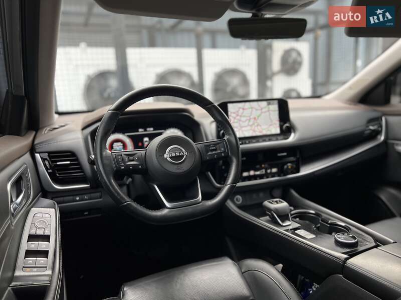 Внедорожник / Кроссовер Nissan Rogue 2023 в Ужгороде