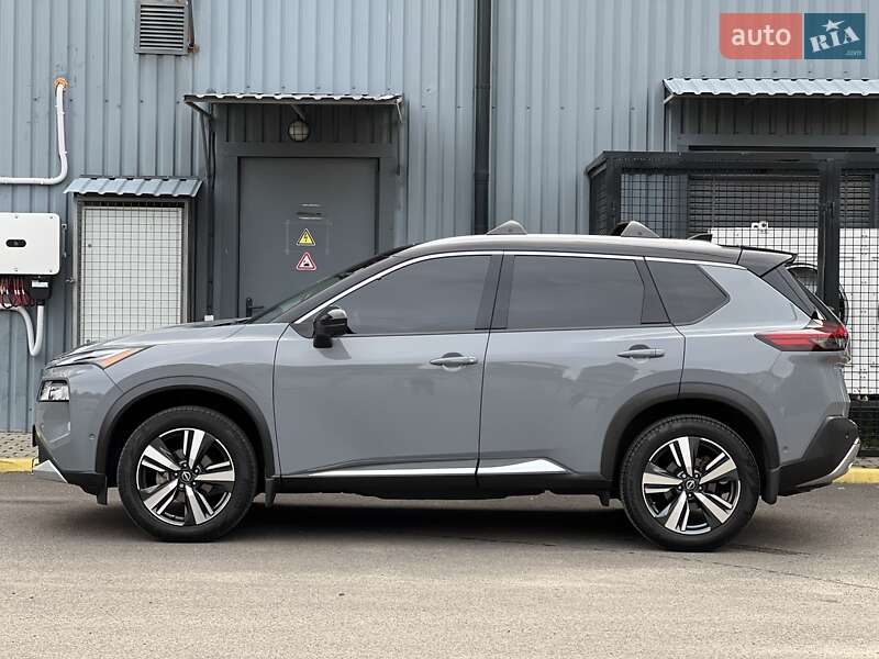 Внедорожник / Кроссовер Nissan Rogue 2023 в Ужгороде