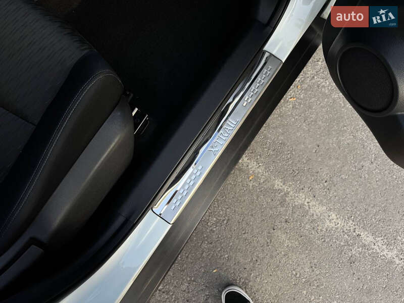 Внедорожник / Кроссовер Nissan Rogue 2017 в Киеве