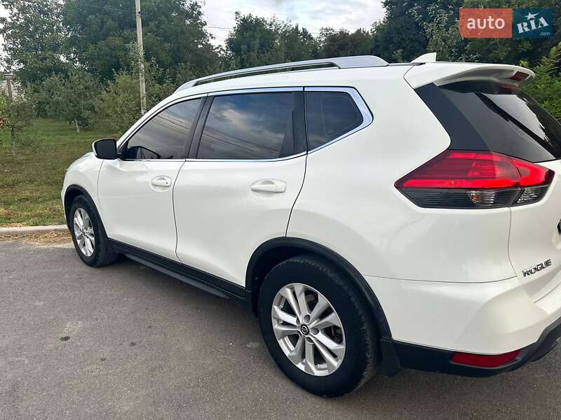 Позашляховик / Кросовер Nissan Rogue 2017 в Городківці