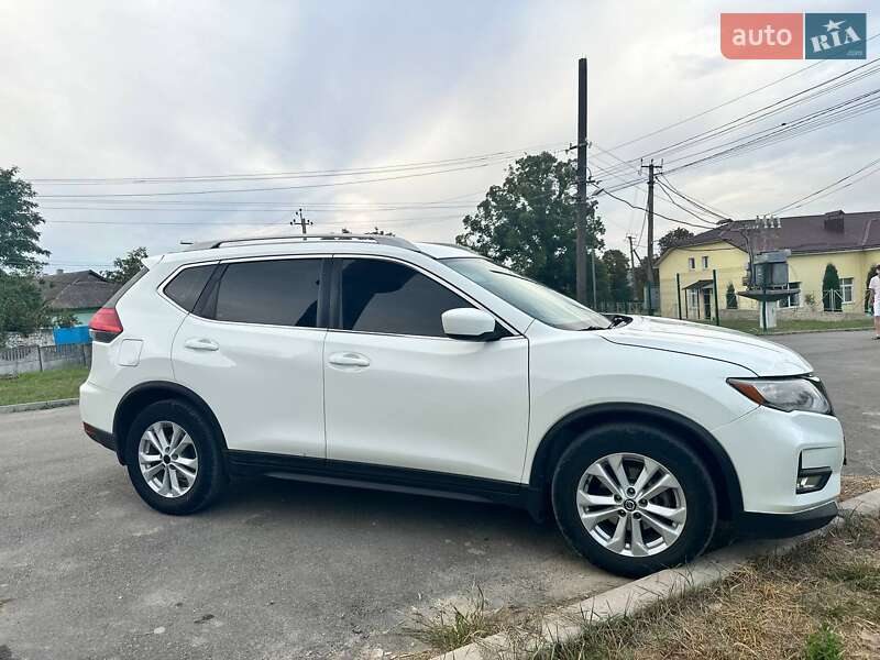 Позашляховик / Кросовер Nissan Rogue 2017 в Городківці