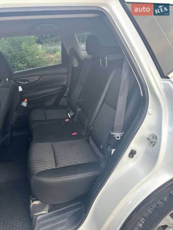 Позашляховик / Кросовер Nissan Rogue 2017 в Городківці