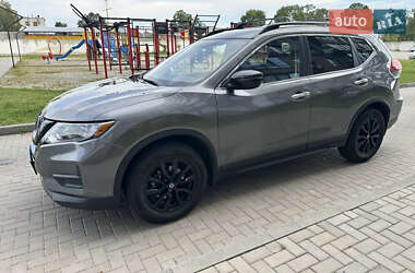 Внедорожник / Кроссовер Nissan Rogue 2018 в 