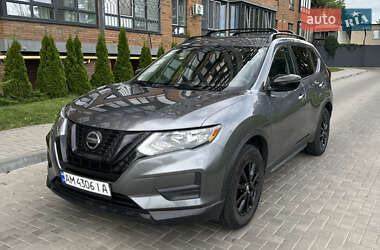Внедорожник / Кроссовер Nissan Rogue 2018 в 