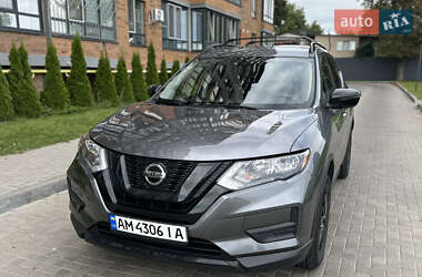 Внедорожник / Кроссовер Nissan Rogue 2018 в 