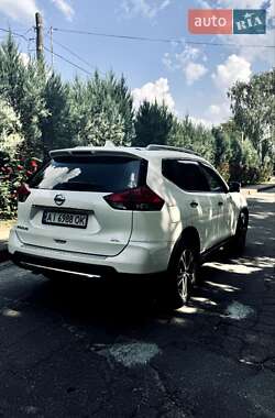Внедорожник / Кроссовер Nissan Rogue 2017 в 