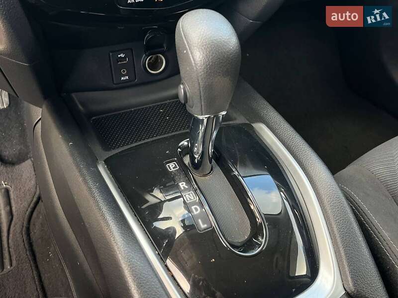 Внедорожник / Кроссовер Nissan Rogue 2015 в Львове