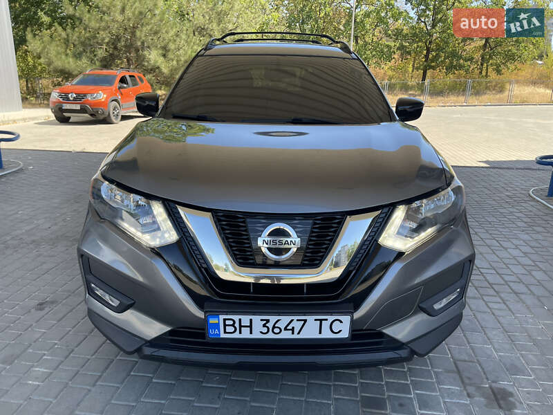 Внедорожник / Кроссовер Nissan Rogue 2017 в Николаеве