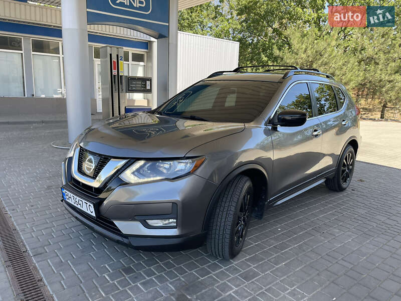 Внедорожник / Кроссовер Nissan Rogue 2017 в Николаеве