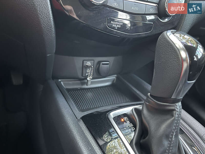Внедорожник / Кроссовер Nissan Rogue 2017 в Николаеве