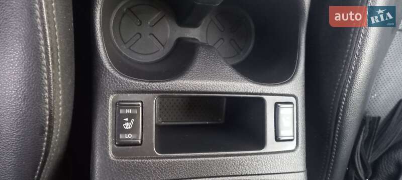 Позашляховик / Кросовер Nissan Rogue 2016 в Жовкві