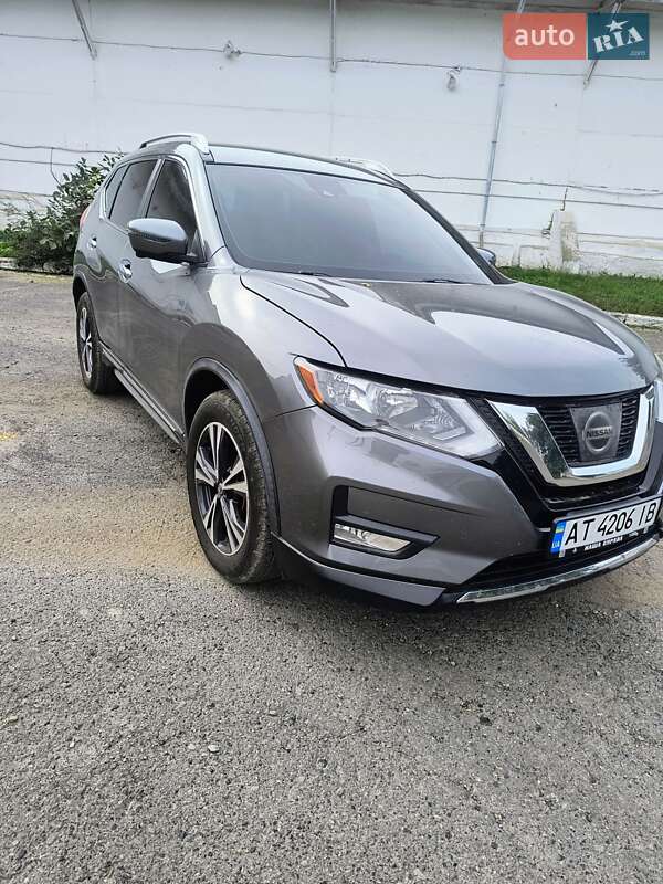 Позашляховик / Кросовер Nissan Rogue 2017 в Рогатині
