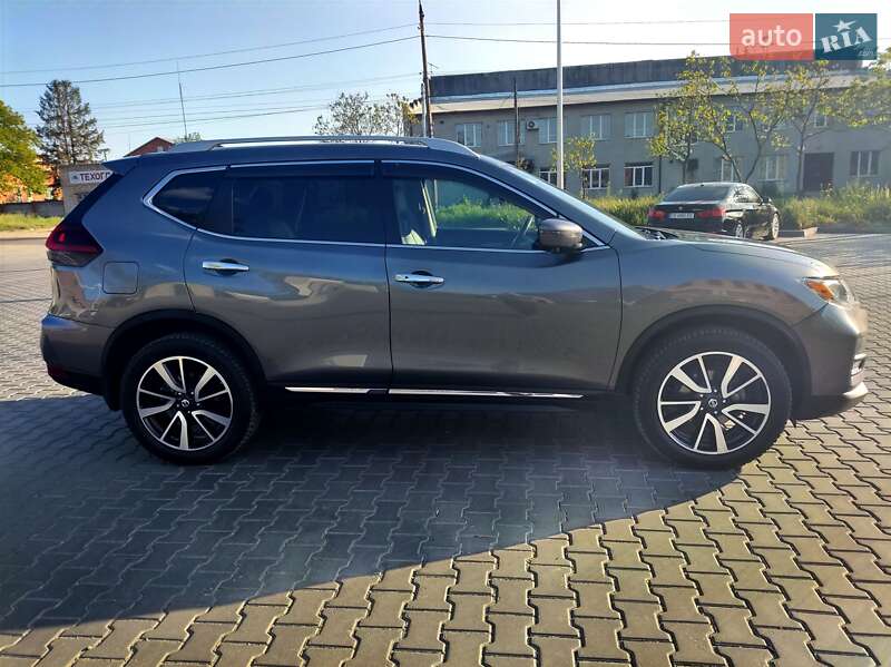 Позашляховик / Кросовер Nissan Rogue 2019 в Чернівцях