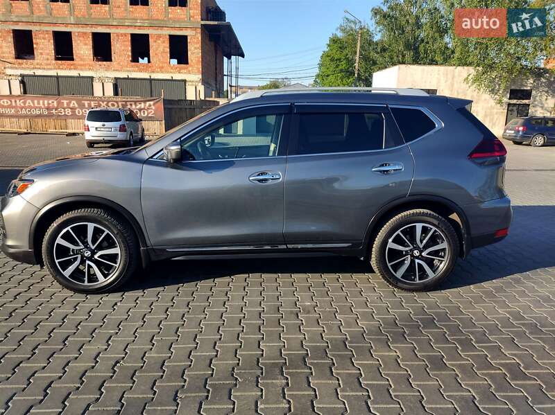 Позашляховик / Кросовер Nissan Rogue 2019 в Чернівцях