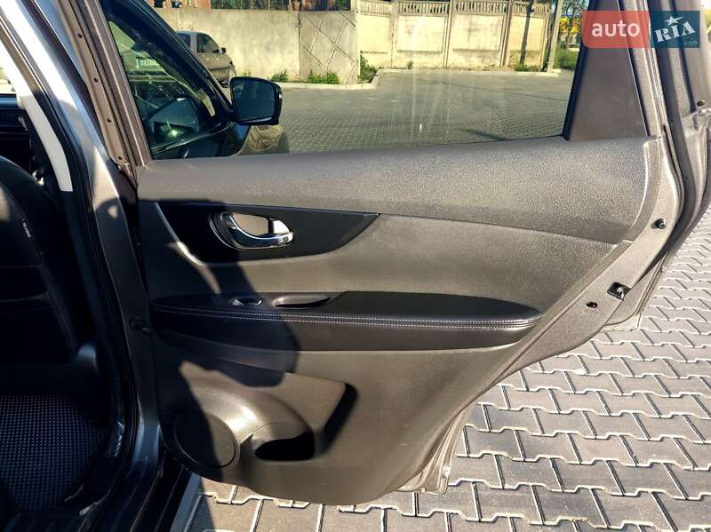 Позашляховик / Кросовер Nissan Rogue 2019 в Чернівцях