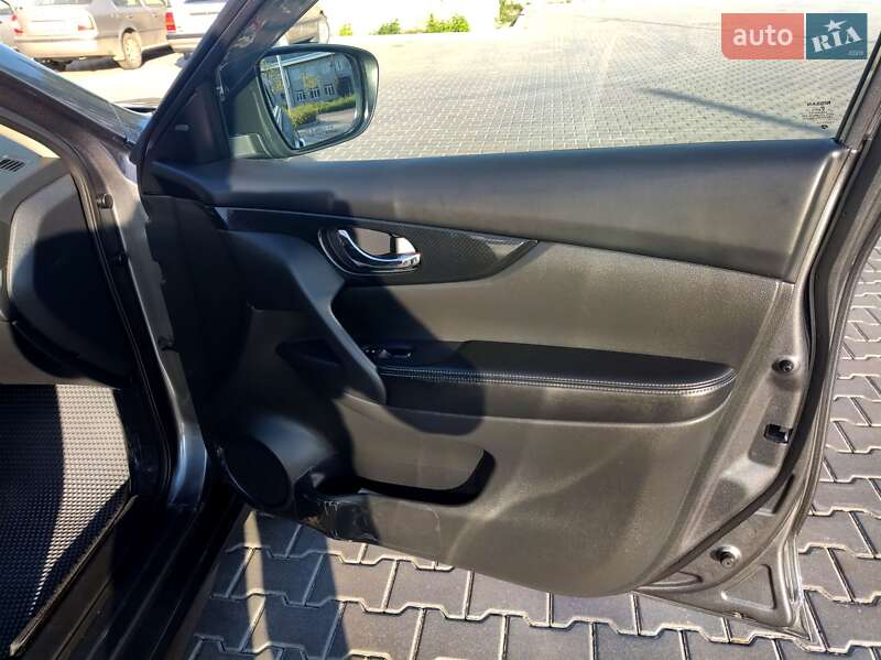 Позашляховик / Кросовер Nissan Rogue 2019 в Чернівцях