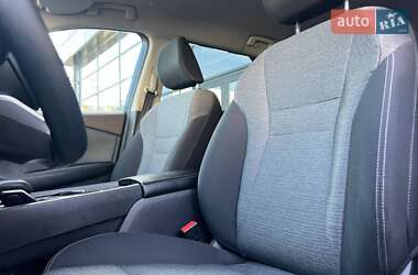 Внедорожник / Кроссовер Nissan Rogue 2023 в 