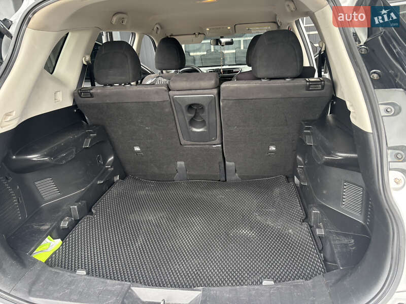 Внедорожник / Кроссовер Nissan Rogue 2015 в Каменец-Подольском
