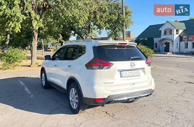 Внедорожник / Кроссовер Nissan Rogue 2018 в 