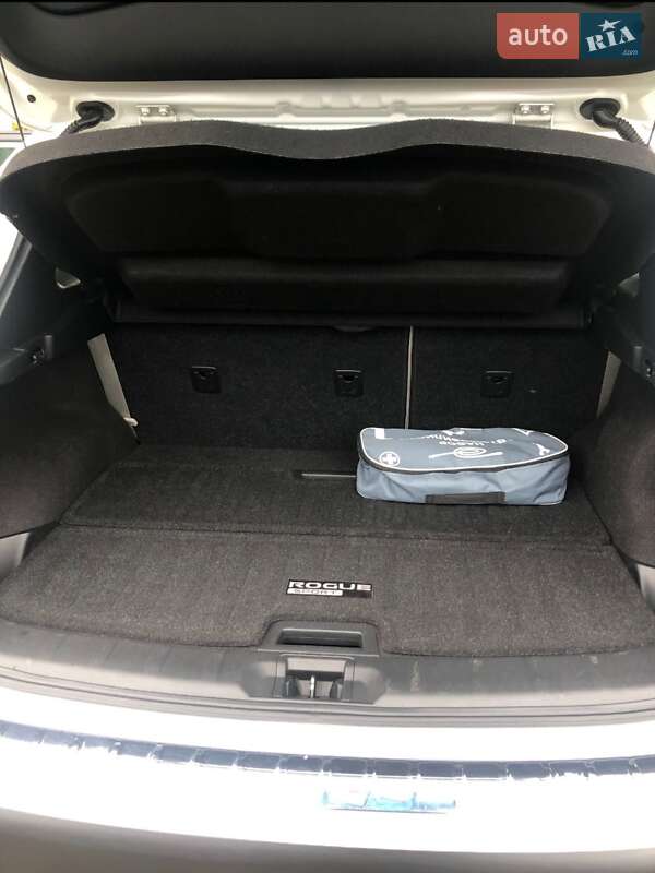 Внедорожник / Кроссовер Nissan Rogue 2017 в Мостиске