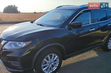 Позашляховик / Кросовер Nissan Rogue 2017 в Немирові
