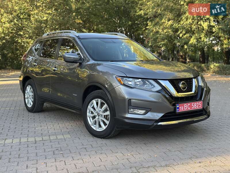 Внедорожник / Кроссовер Nissan Rogue 2018 в 