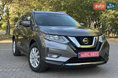 Внедорожник / Кроссовер Nissan Rogue 2018 в 