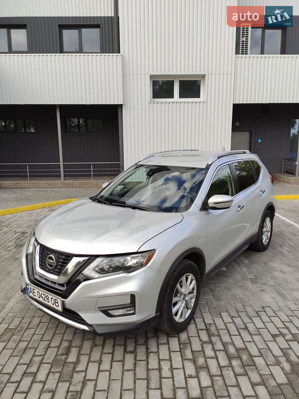 Внедорожник / Кроссовер Nissan Rogue 2019 в Каменском