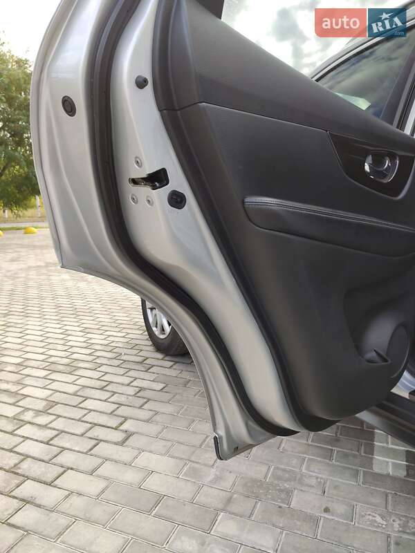 Внедорожник / Кроссовер Nissan Rogue 2019 в Каменском