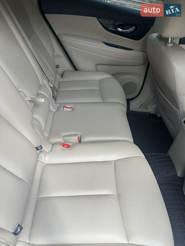 Позашляховик / Кросовер Nissan Rogue 2017 в Харкові