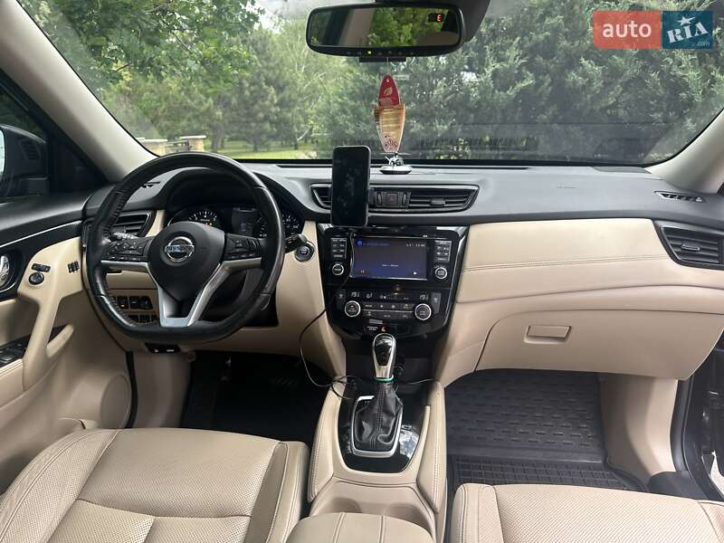 Позашляховик / Кросовер Nissan Rogue 2017 в Харкові