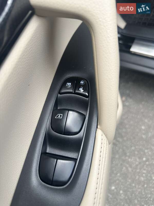 Позашляховик / Кросовер Nissan Rogue 2017 в Харкові