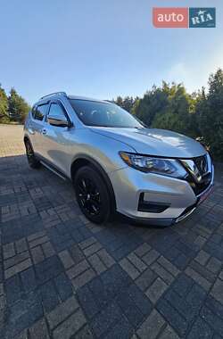 Внедорожник / Кроссовер Nissan Rogue 2017 в Судовой Вишне