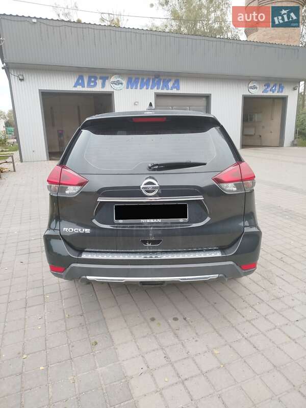 Внедорожник / Кроссовер Nissan Rogue 2017 в Сарнах