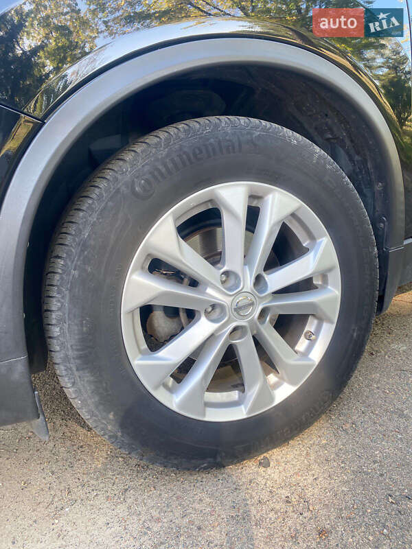 Внедорожник / Кроссовер Nissan Rogue 2015 в Смеле