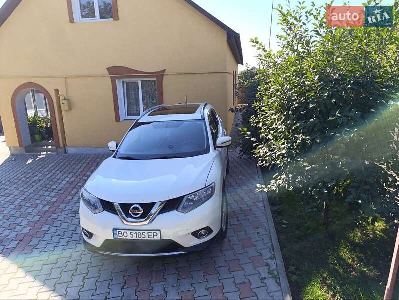 Позашляховик / Кросовер Nissan Rogue 2015 в Тернополі