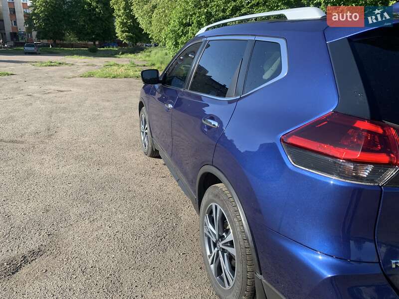 Внедорожник / Кроссовер Nissan Rogue 2018 в Львове