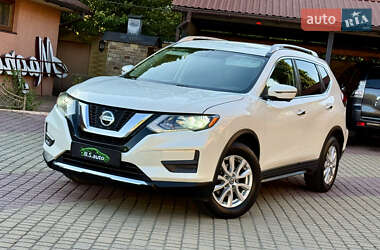 Позашляховик / Кросовер Nissan Rogue 2017 в Мукачевому